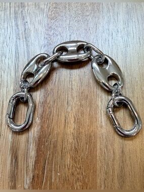 Clare V TOP HANDLE BÉBÉ NWT $65
Silver Mariner Chain